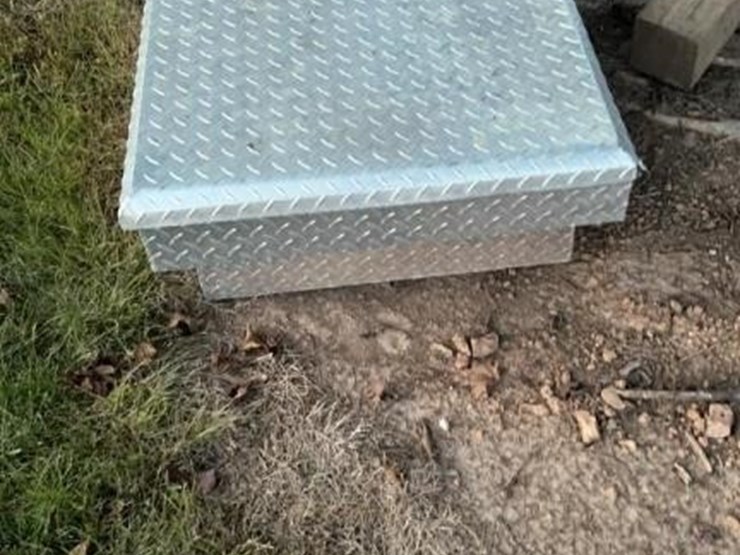 aluminum-tool-box-for-full-size-bed-image-1
