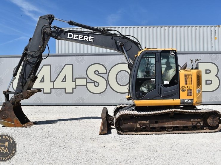 2014-deere-135g-image-5
