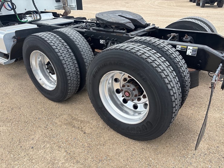 2020-peterbilt-579-image-6