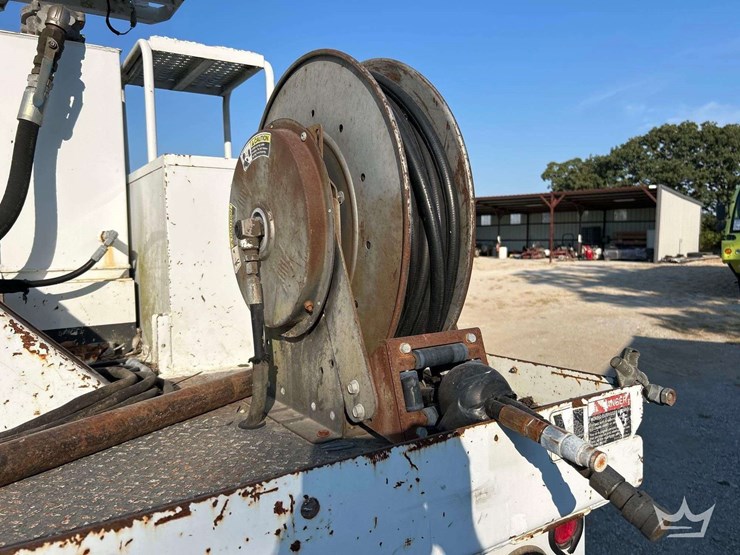 2014-freightliner-m2-106-image-26