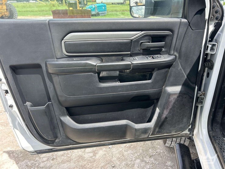 2021-ram-5500-4x4-s/a-landscape-dump-truck-image-18