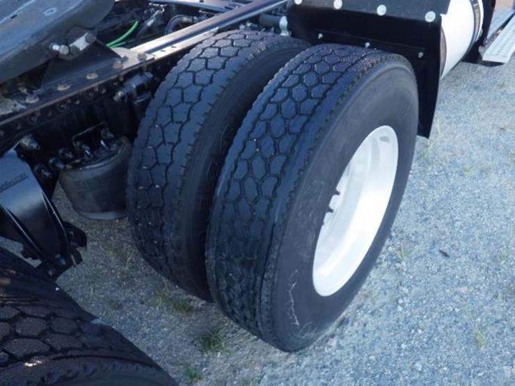 2018-freightliner-cascadia-113-image-5