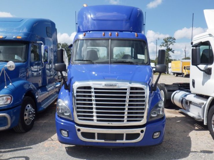 2019-freightliner-cascadia-113-image-2
