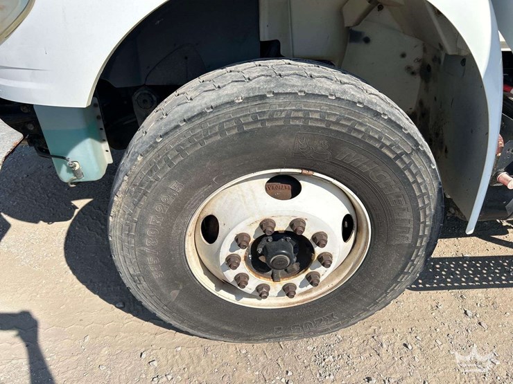 2014-international-durastar-4300-image-45