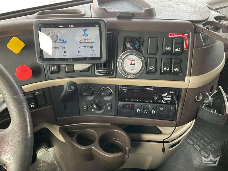 2016-volvo-vnl-t/a-sleeper-cab-truck-tractor-image-18