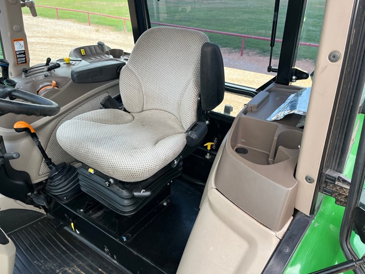 2022-john-deere-5100e-image-15