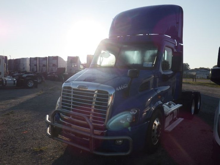 2018-freightliner-cascadia-113-image-1