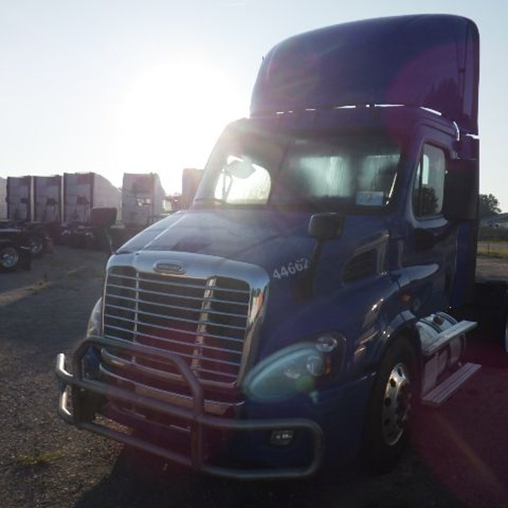 2018 FREIGHTLINER CASCADIA 113