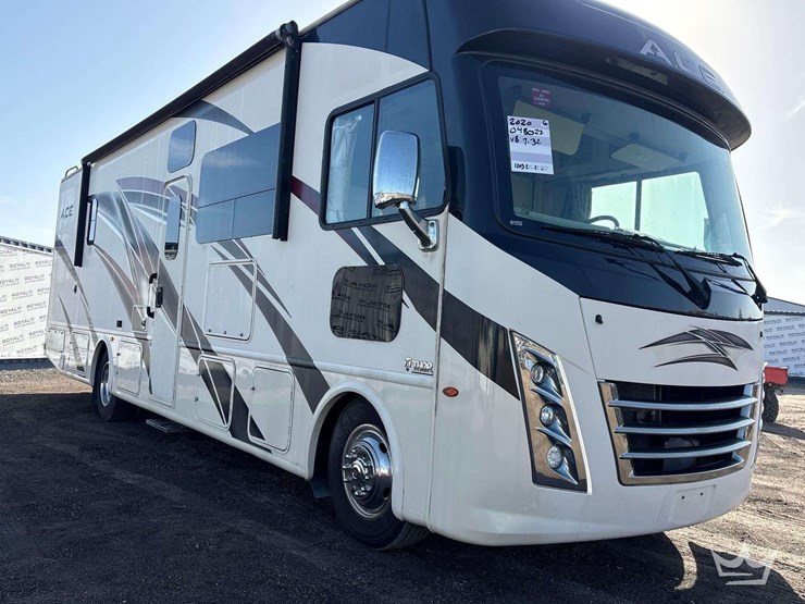 2020-ford-f53-thor-ace-32.3-33.5ft-class-a-motorhome-image-2