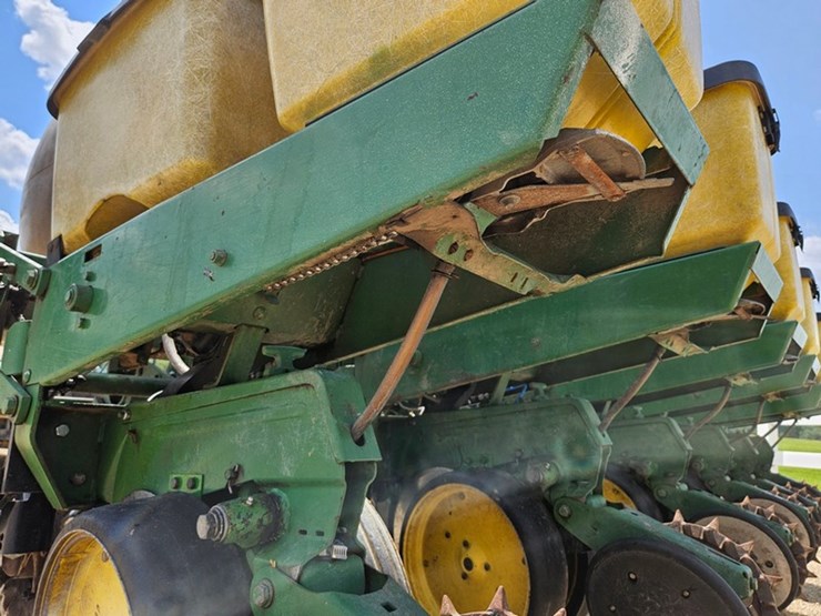 john-deere-7000-image-43