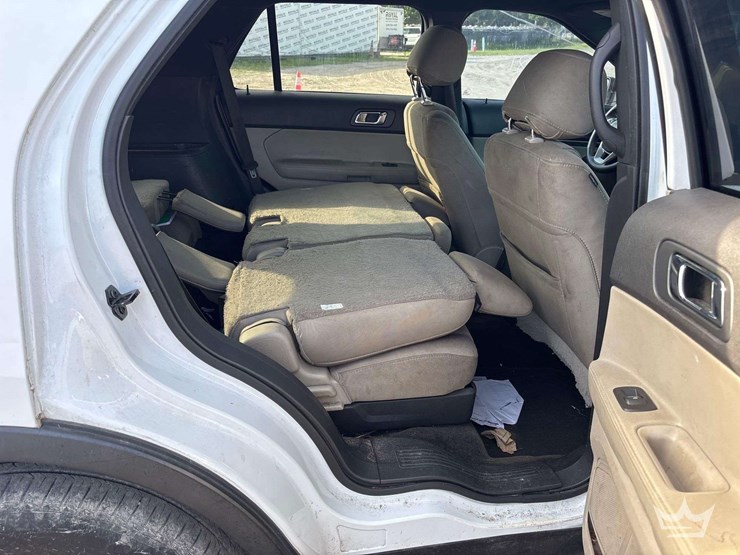 2015-ford-explorer-image-23