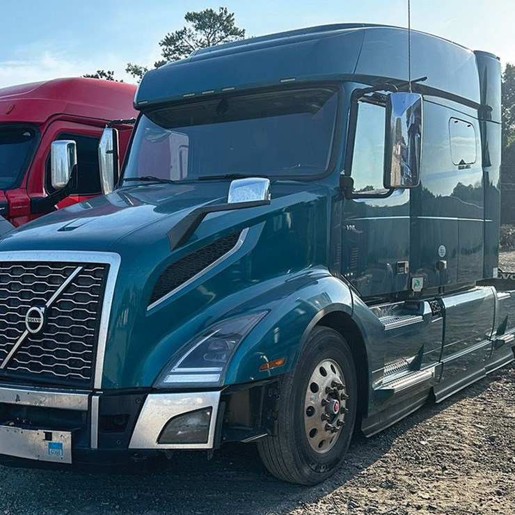 2021 VOLVO VNL 740