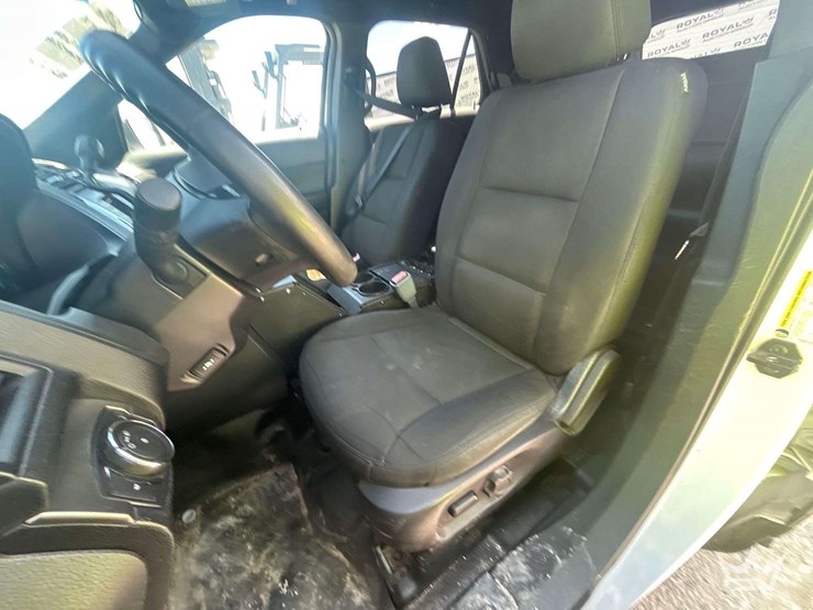 2018-ford-explorer-image-13