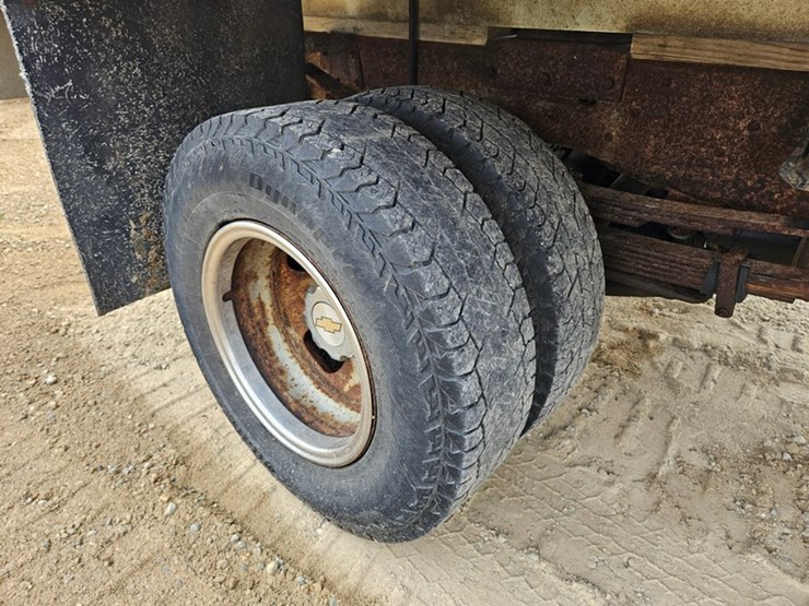 2004-chevrolet-3500-image-31