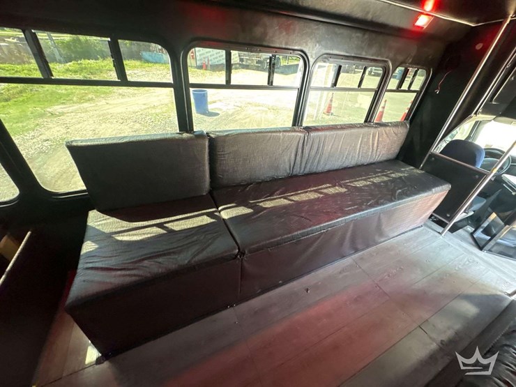 2014-ford-e350-image-25