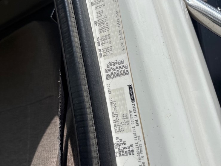 2015-freightliner-108sd-image-18