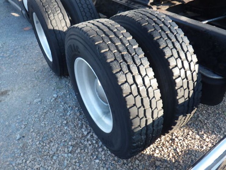 2015-kenworth-t680-image-15