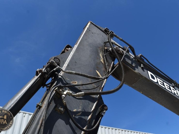 2014-deere-135g-image-29