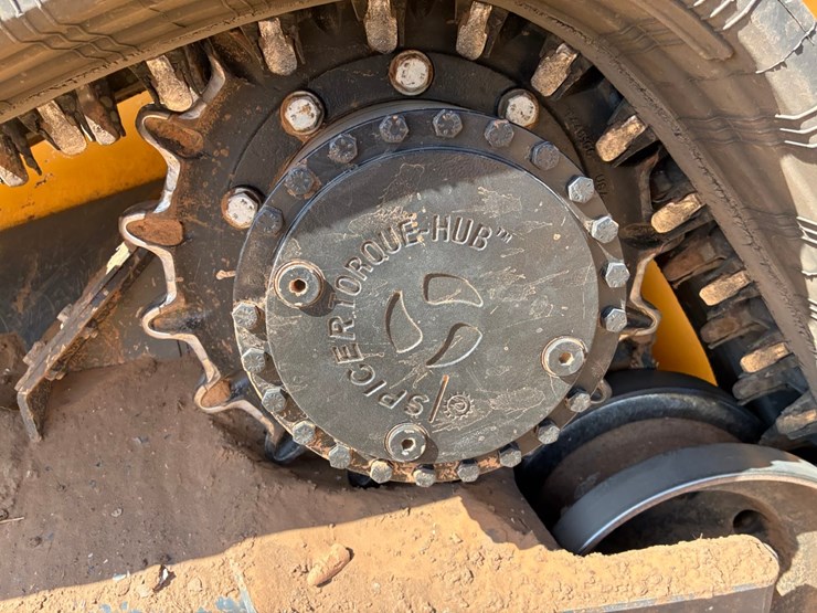 2024-deere-333g-image-6