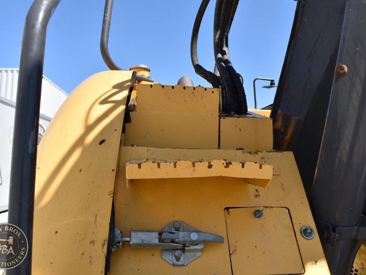 2014-deere-135g-image-43