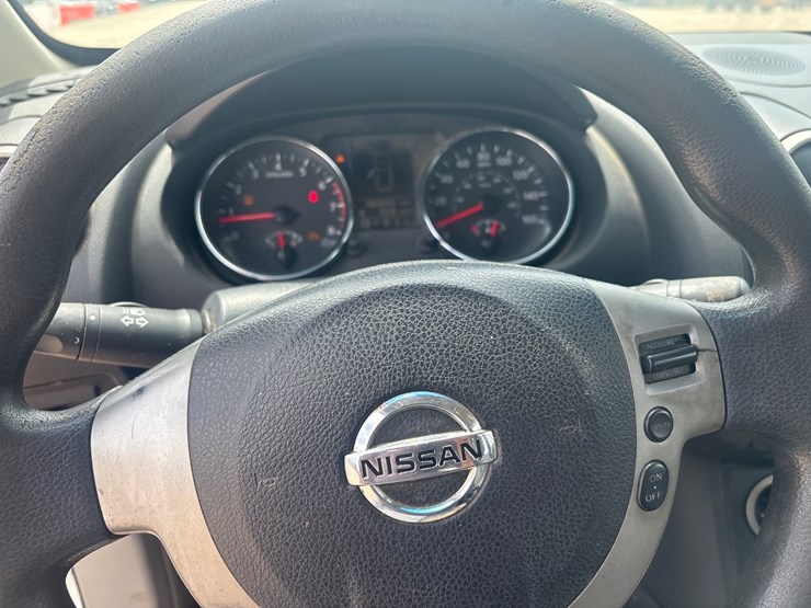 2013-nissan-rogue-s-image-10