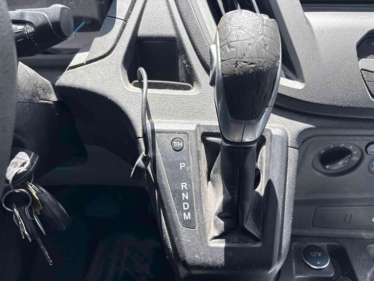 2016-ford-transit-250-enclosed-service-van-image-16