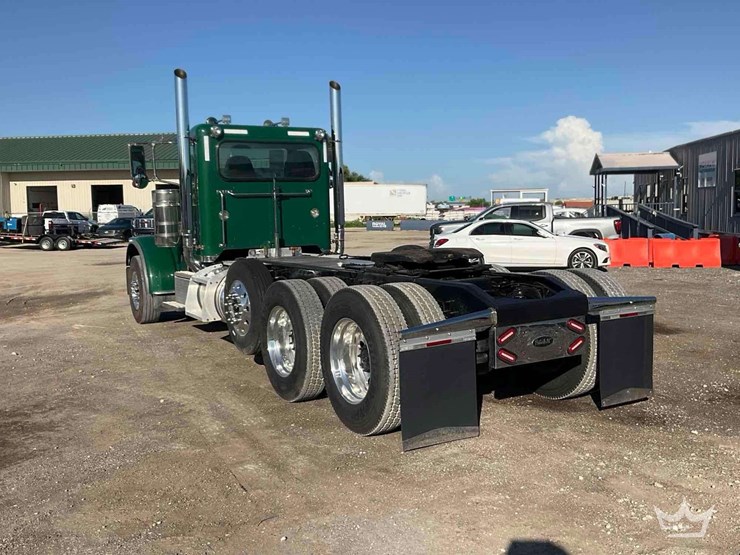 2017-peterbilt-389-image-4