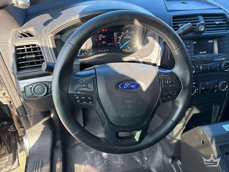 2016-ford-explorer-image-13