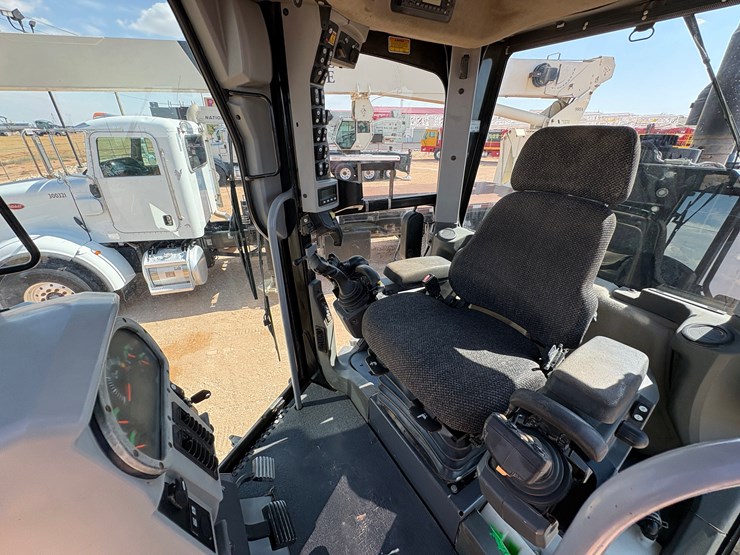 caterpillar-140m2-awd-image-9