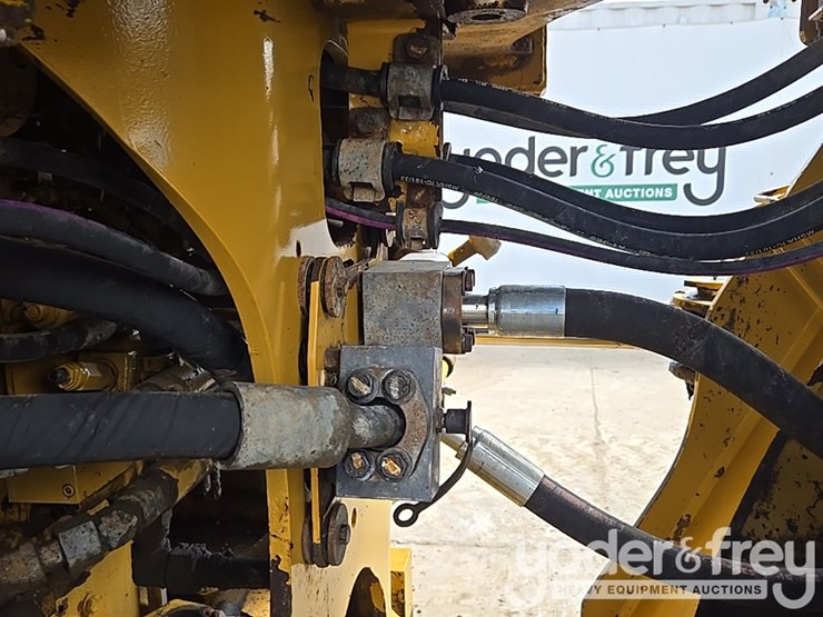 2015-caterpillar-966m-image-44