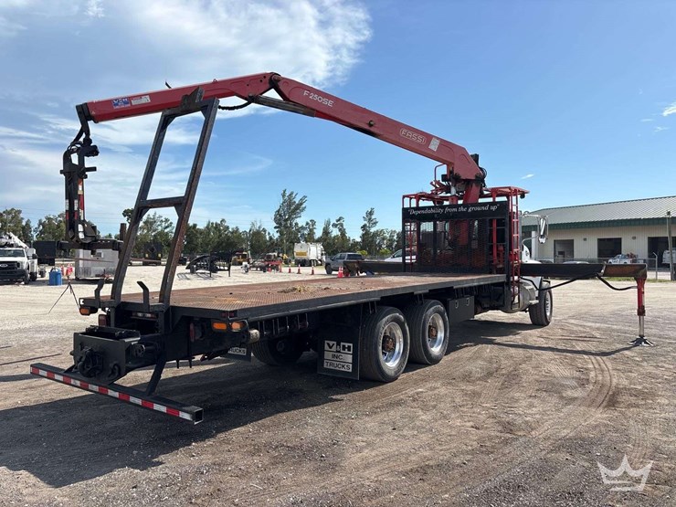 2007-peterbilt-340-image-3