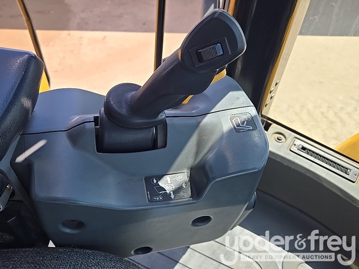 2015-caterpillar-966m-image-78