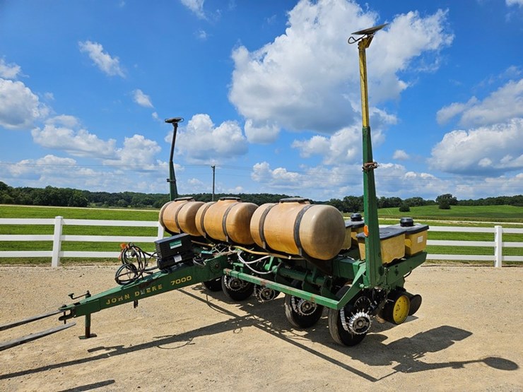 john-deere-7000-image-1
