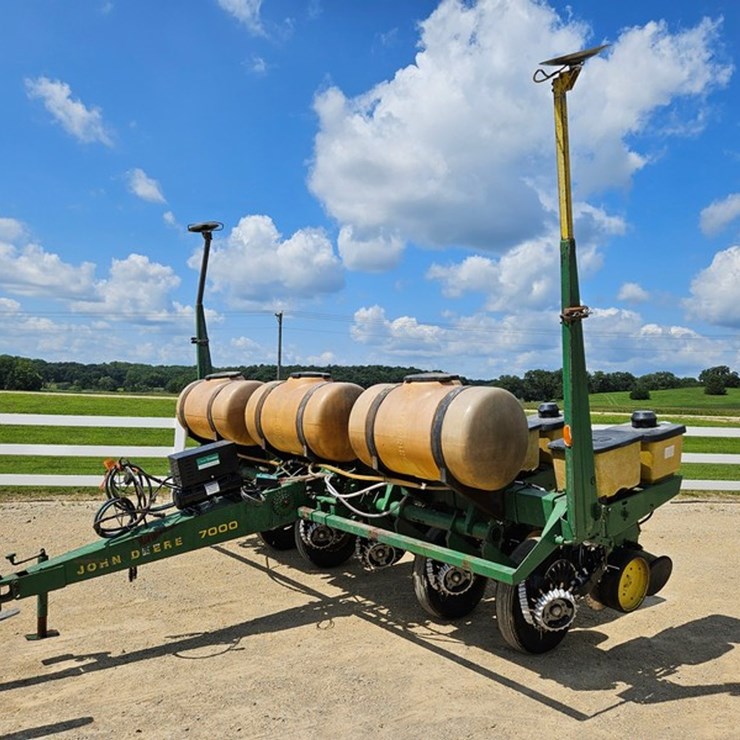 JOHN DEERE 7000