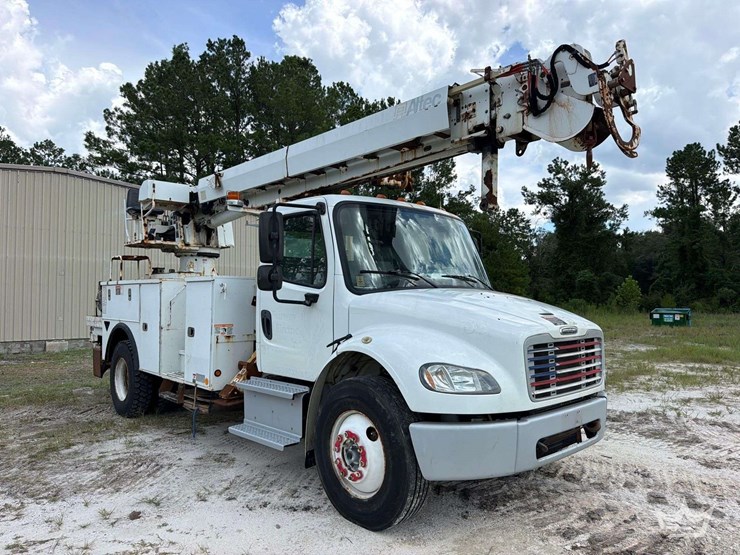 2014-freightliner-m2-106-image-2
