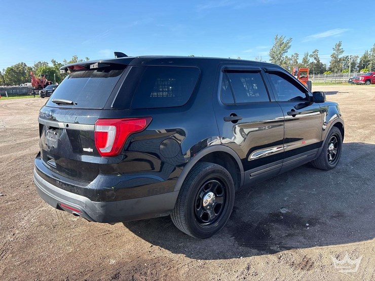 2016-ford-explorer-image-3