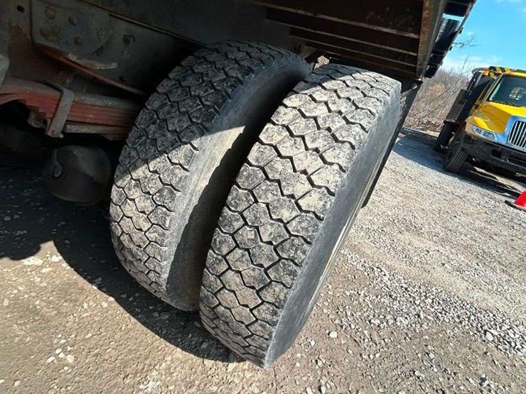 2002-gmc-7500-image-6