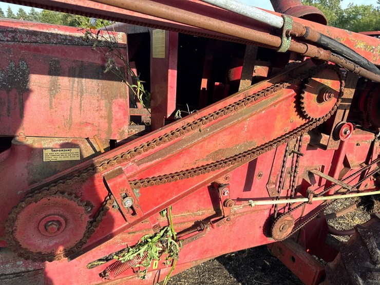 new-holland-278-image-8