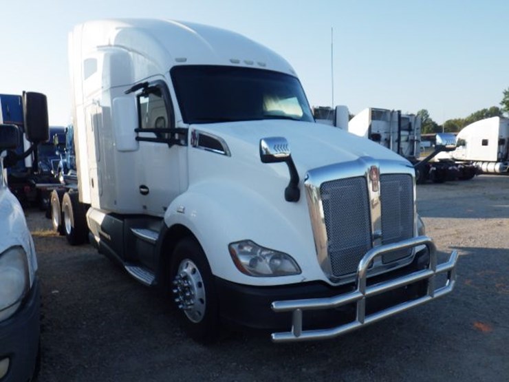 2015-kenworth-t680-image-4