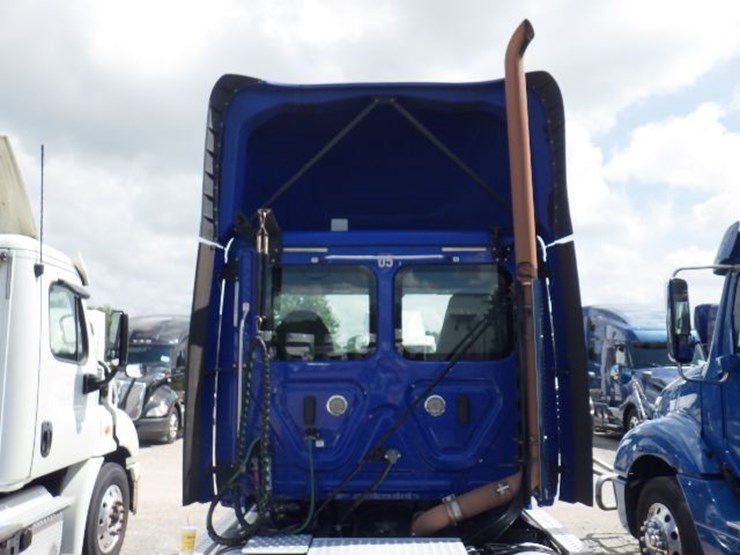 2019-freightliner-cascadia-113-image-11