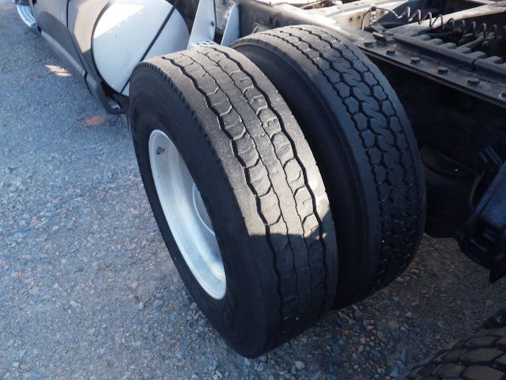 2015-kenworth-t680-image-16