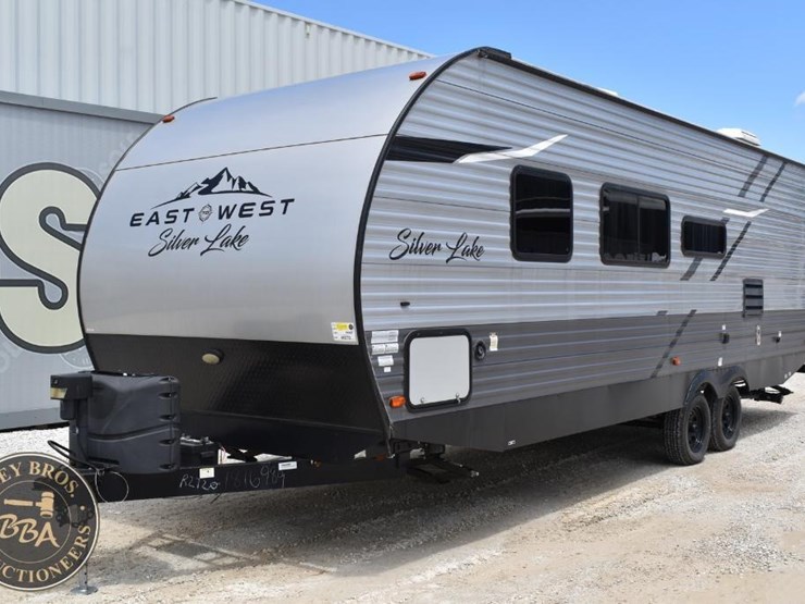 2021-east-to-west-silver-lake-27kns-46270-image-40