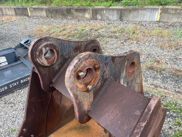 #4512-•-cp-approx-42"-bucket-image-10