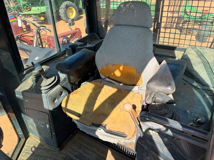 deere-700j-image-11