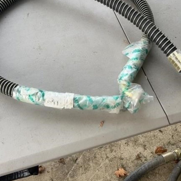 Komatsu hydraulic lines