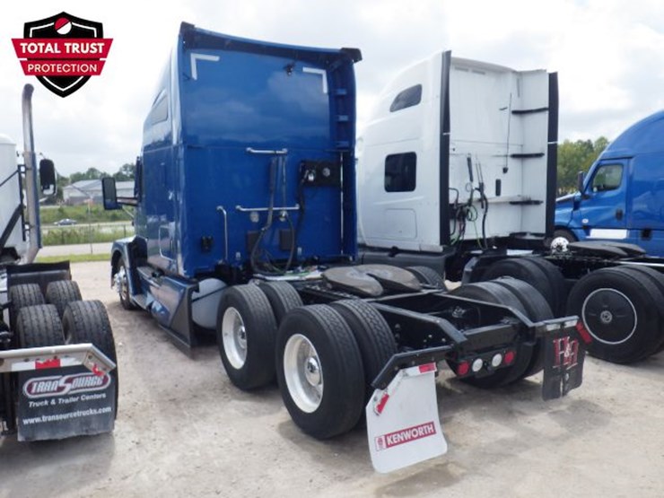 2023-kenworth-t680-image-22