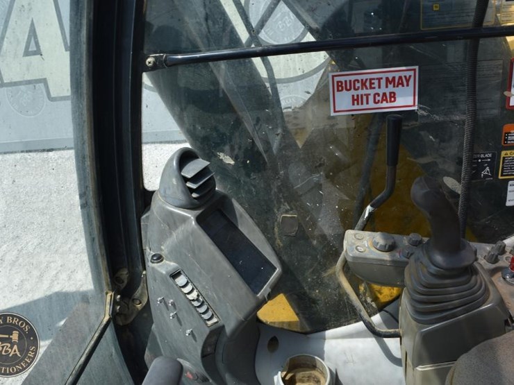2014-deere-135g-image-65