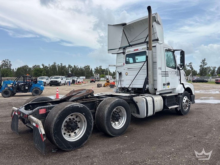 2017-freightliner-cascadia-125-image-49