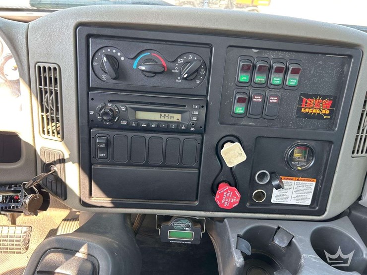 2014-international-durastar-4300-image-16