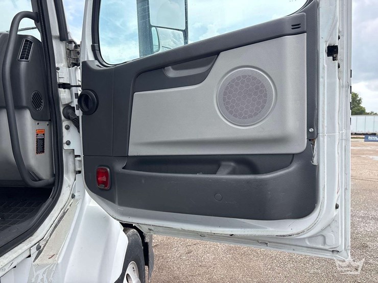2017-freightliner-cascadia-125-image-60